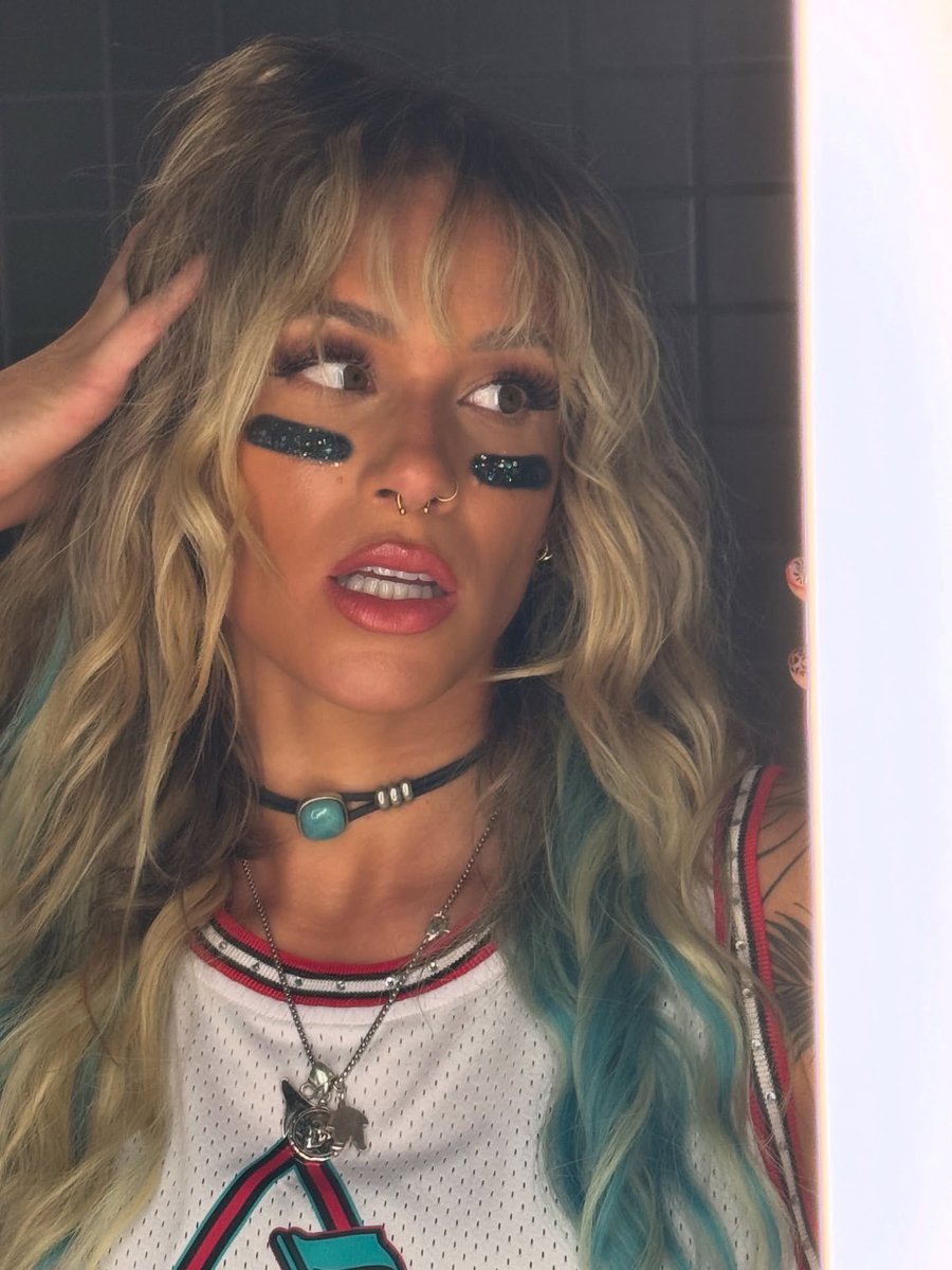 Buff Mermaid. ༄ NOT @SolRucaWWE. tweet media