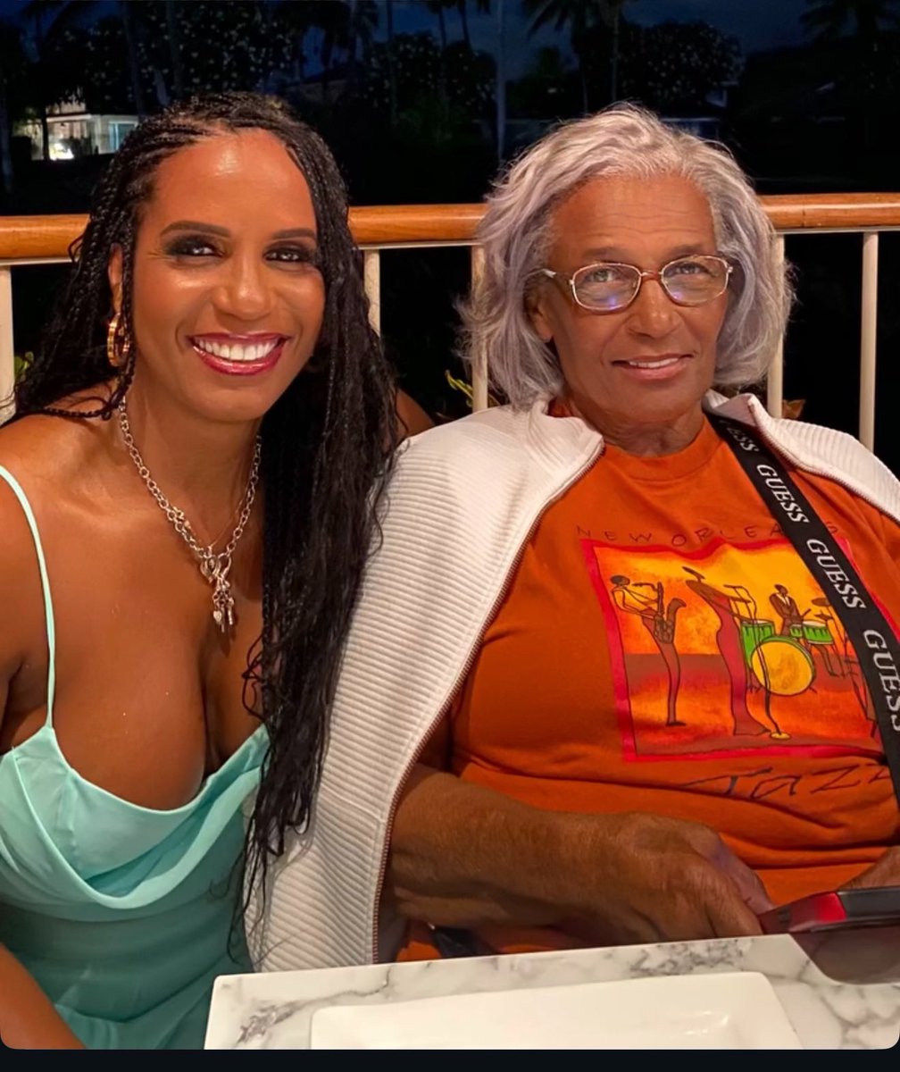 My momma and my Grandie
58 and 83 years young 🫶🏽🫶🏽