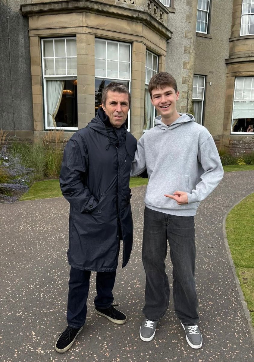 liamgfansclub's tweet photo. Not everyday you get to talk to a lead member of Oasis

📸 harrisondunn1812 https://t.co/MGP0O0mgKr