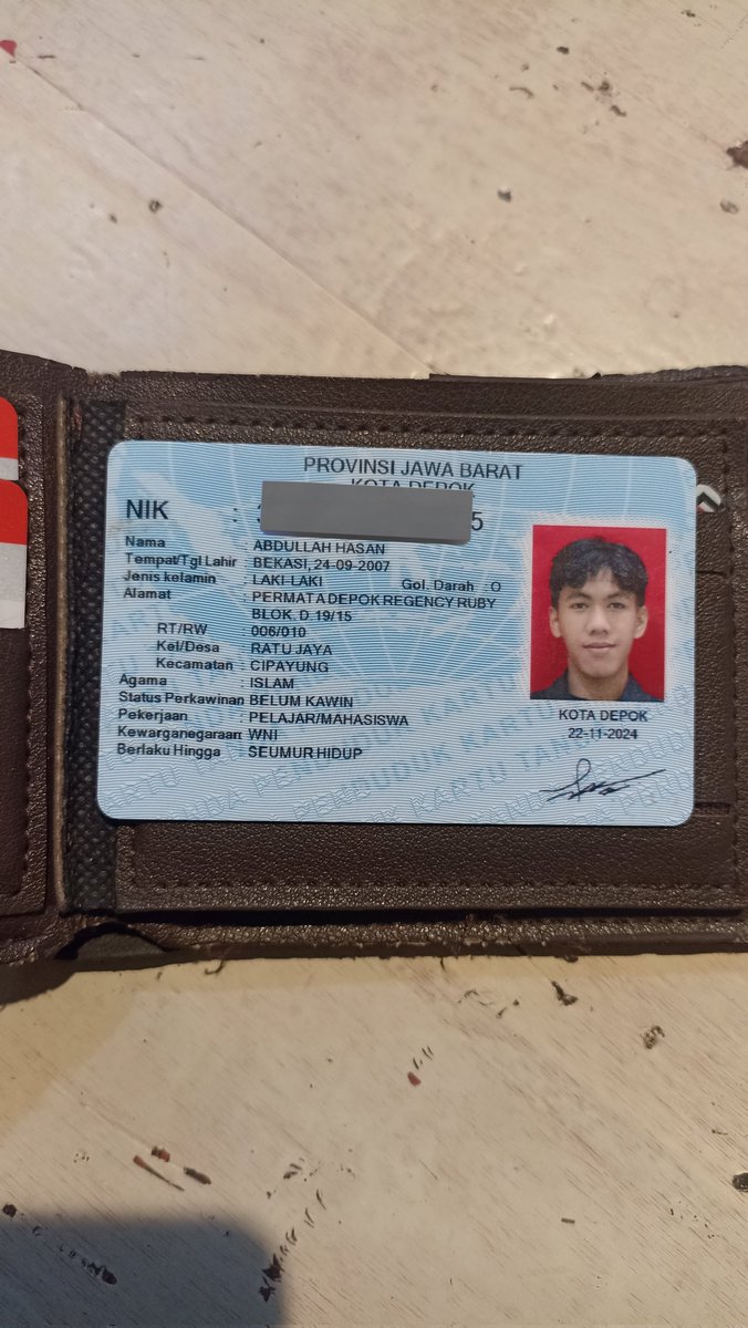 Barangkali ada yg merasa kehilangan dompet, jatuh di jalan sitisonya, Jakal km 5, belakang McD. Bisa DM saya🙏 <a href="/merapi_uncover/">Merapi Uncover</a>