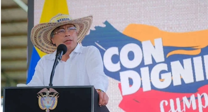 Movimiento Soy Mujer Emprendedora Vzla (@psoymujer) on Twitter photo 🔴 Destacado
Gustavo Petro advierte sobre posible bombardeo de Donald Trump contra Colombia ( Video)
venezuela-news.com/gustavo-petro-… vía <a href="/AgenciaVNews/">Agencia Venezuela News</a> 🔴 Destacado
Gustavo Petro advierte sobre posible bombardeo de Donald Trump contra Colombia ( Video)
venezuela-news.com/gustavo-petro-… vía <a href="/AgenciaVNews/">Agencia Venezuela News</a>