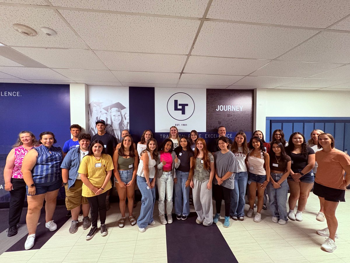 LHSTrojanWay's tweet photo. Longmont High Instructional Student Assistants went through training on how to be effective mentors in the classroom for our freshmen! Excited to see how this group grows and makes an impact #LHSmentors 

@SVVSDsupt @BuchlerStVrain #StVrainAdvantage #PublicEdAdvantage https://t.co/5ZtYHrTBNX