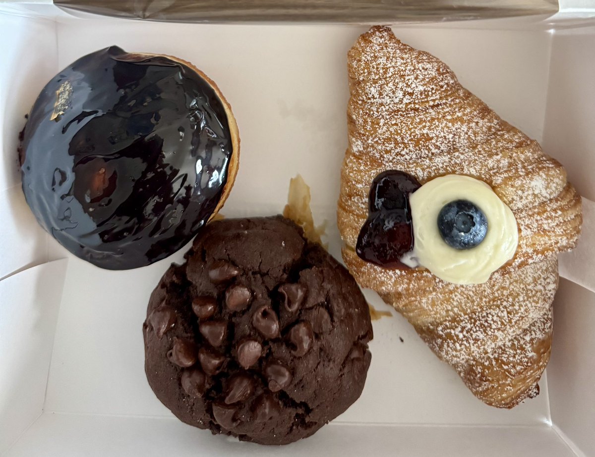 808Rude's tweet image. #paulandjacknc with the cure for your sweet tooth #cheesecake #bomboloni #creasant #cookies #patries