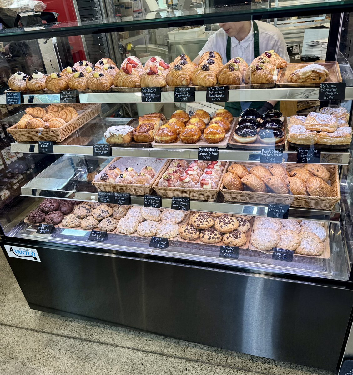 808Rude's tweet image. #paulandjacknc with the cure for your sweet tooth #cheesecake #bomboloni #creasant #cookies #patries