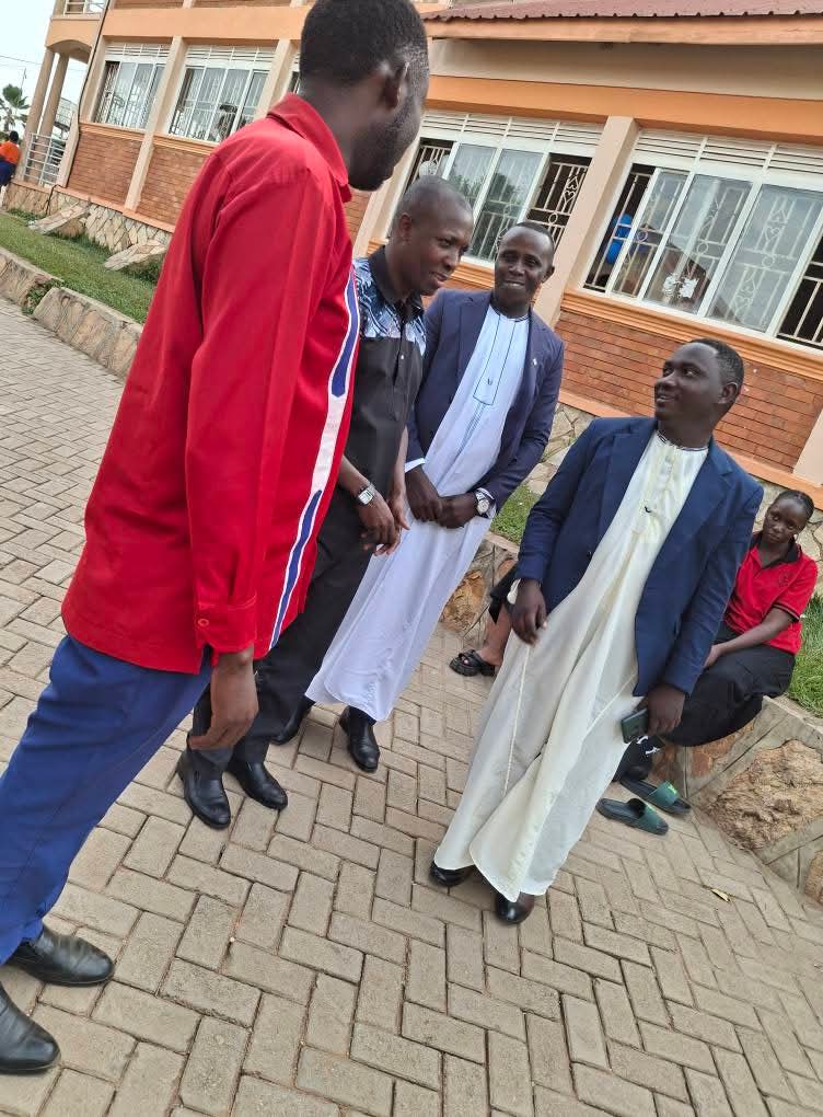 NkunyingiMuwad1's tweet photo. Sunday afternoon, l joined students of ST JULIANA HIGH SCHOOL , MANYANGWA at NKOBAZAMBOGO EVENT. Shared widely with them on morals, cultural values, and academic excellence 
Nkunyingi Muwada 
MP KYADONDO EAST https://t.co/YumlctNRf4