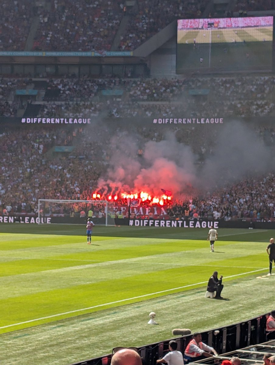 Katy Louise tweet media