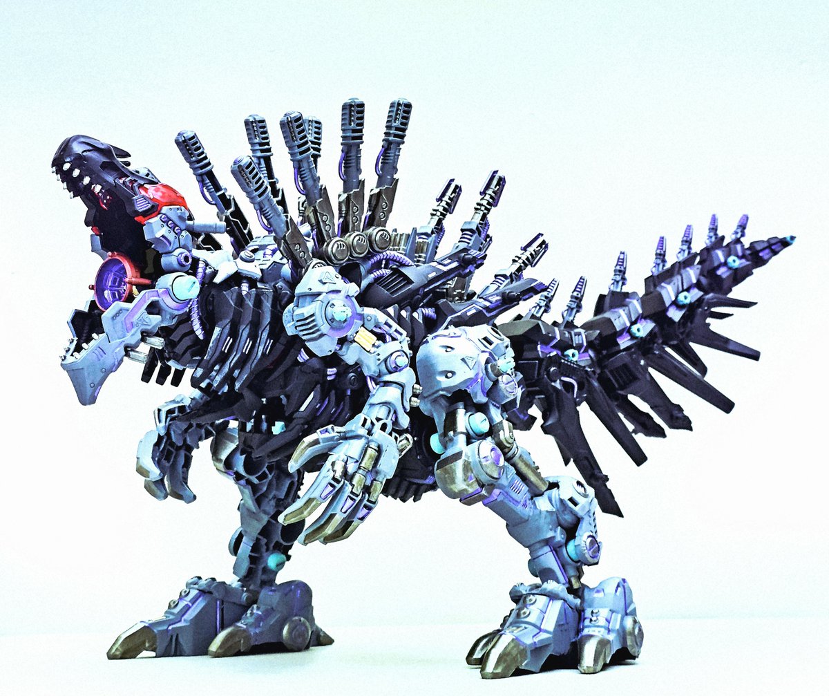 Ko_Lucid's tweet photo. #ZOIDS 
#ゾイド 
#HMMゾイド
Custom Zero Grizis complete.
Got the inspiration from the concept art.
There are definitely some areas I would like to improve in the future, but for now, this is complete. 
Kept the gimmick for chest opening up, drill rotating with lights. https://t.co/fPks1fJOkg