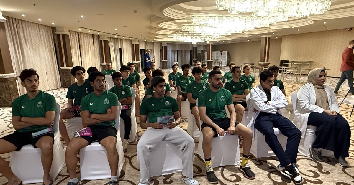 إدارة القلق والتوتر قبل المنافسات 💪
تعزيز الاستقرار النفسي والثقة بالنفس 🧠

📸| اقيمت دورة الإعداد النفسي للرياضيين بالتعاون مع ميدي كير اليوم وتستمر على مدار يومين على هامش المعسكر المقام في مدينة الرياض للاعبي المنتخب السعودي وتهدف الدورة في المساهمة في التأهيل النفسي وتطوير