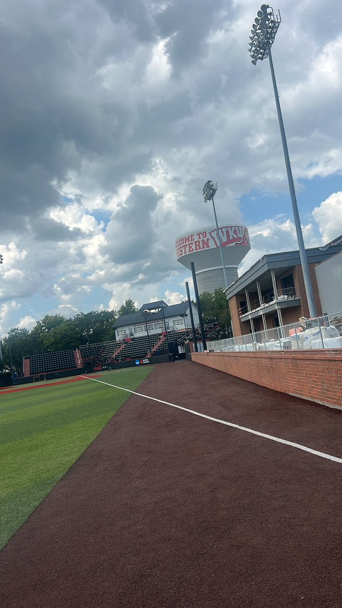 zachlyles2's tweet photo. Ready for another great year! Blessed beyond measures. Go tops ! https://t.co/1Lmbf3ekRv