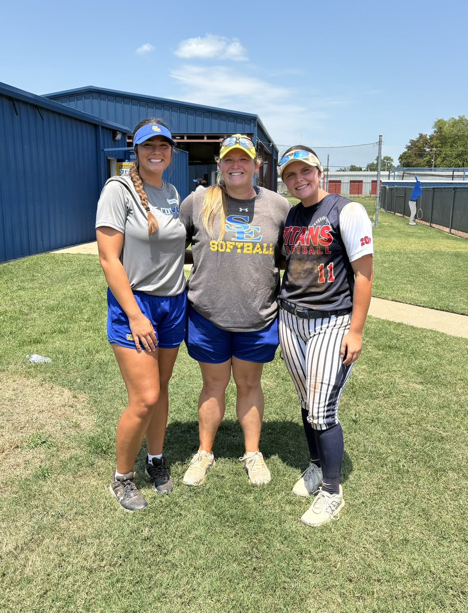 Madison Moore (@madisonmoore28) on Twitter photo Thank you <a href="/SavageStormSB/">Savage Storm Softball</a> for hosting a great camp today. I appreciated working with Coach Mac and Coach Maddi! And, it was awesome to see my select coach Susan out there helping out!
#SavageStorm
<a href="/405Hitting/">Andy Wood</a>
<a href="/dtitanssoftball/">titanssoftball</a> Thank you <a href="/SavageStormSB/">Savage Storm Softball</a> for hosting a great camp today. I appreciated working with Coach Mac and Coach Maddi! And, it was awesome to see my select coach Susan out there helping out!
#SavageStorm
<a href="/405Hitting/">Andy Wood</a>
<a href="/dtitanssoftball/">titanssoftball</a>