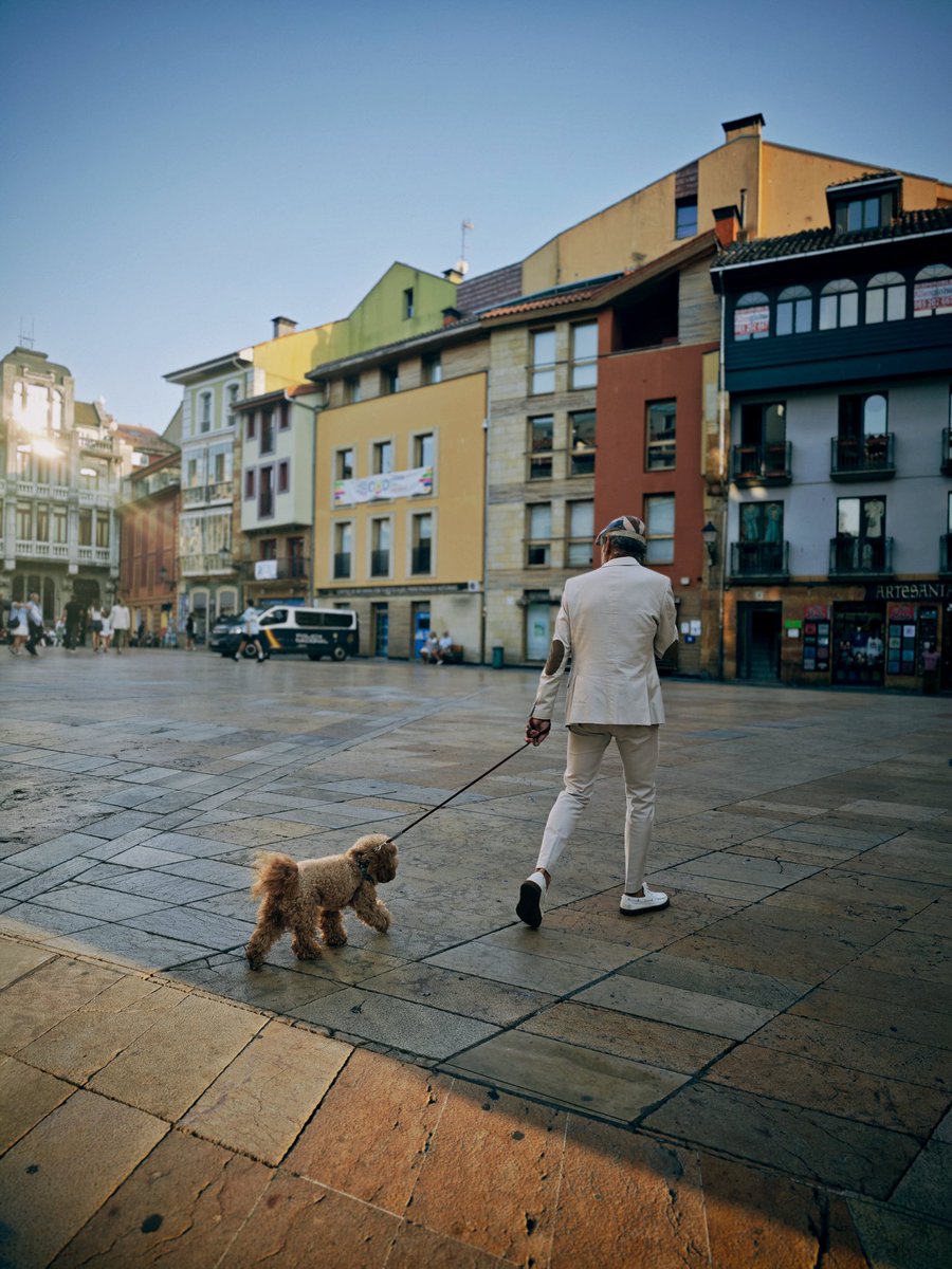venedictc's tweet photo. Day 0 - part 2
We continue our adventure in Oviedo, an endearing city with a rich historical and cultural background. While walking through its city centre I fell in love with the stunning architecture and kind ( and very expressive ) people.
#XiaomiCreators #Xiaomi15Ultra https://t.co/ZPxOyaQlSP