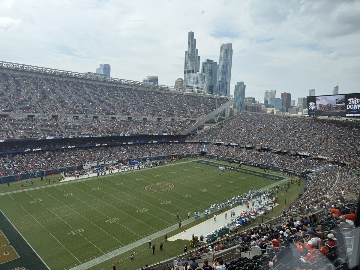 HerbHoward411's tweet image. #ViewFromDaBox 

#TheBIGS #ItsUS