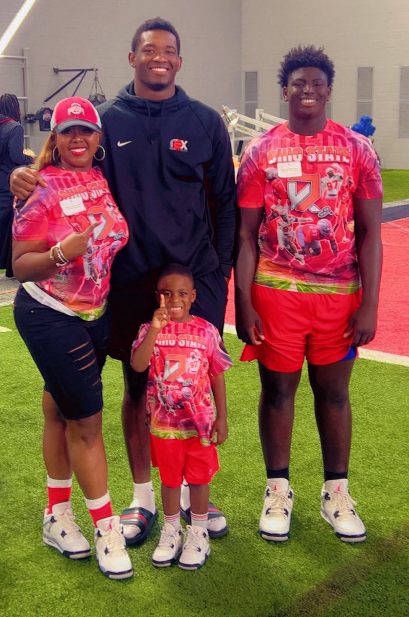“Nephews” 🤞🏾
It’s about that time!
#FamilyDay2025
#GoBucks🌰<a href="/OhioStateFB/">Ohio State Football</a> <a href="/kjacksonjr_/">Kenyatta Jackson Jr</a> <a href="/Jermiah_Smith1/">Jeremiah Smith</a> <a href="/kyleandrewsjr/">Kyle Andrews Jr</a>