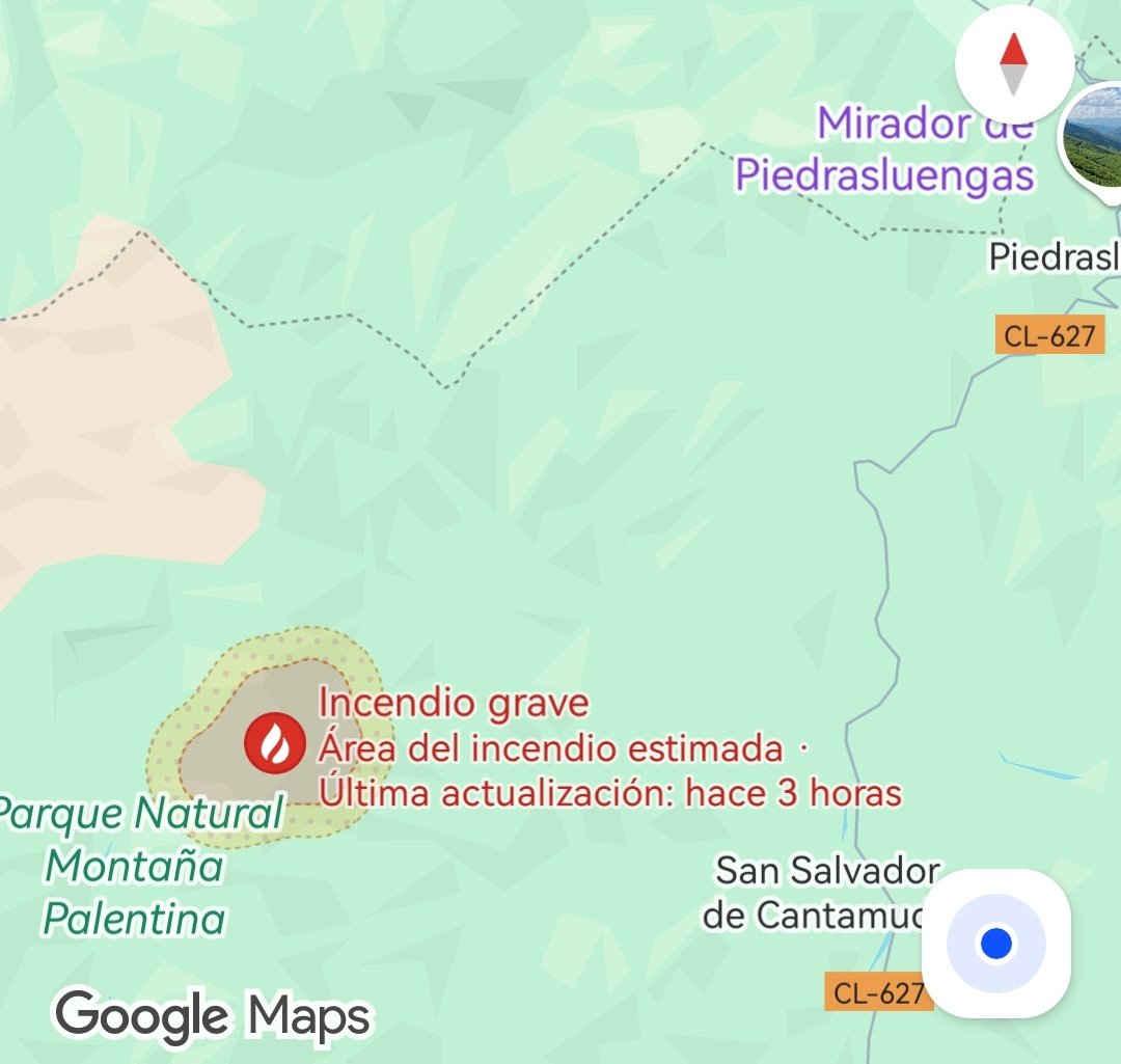 caracolwiii's tweet photo. @naturalezacyl Sería posible que informárais de este incendio en Pernía?
Ya ha llegado a la Abadía de Lebanza y desde el pueblo ya se ve.
Desde las 15:00 que me han avisado familiares y aún no he encontrado ni una noticia. https://t.co/AGr3WyDJN8