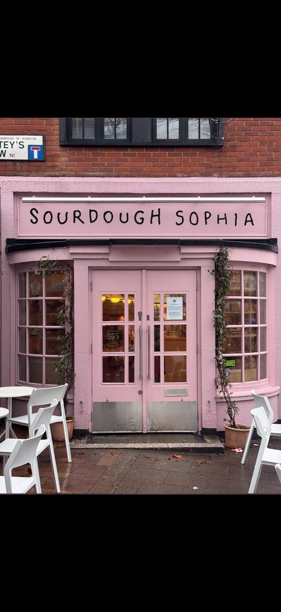 coder_jedi's tweet image. Exploring London one sketch at a time 👩‍🎨