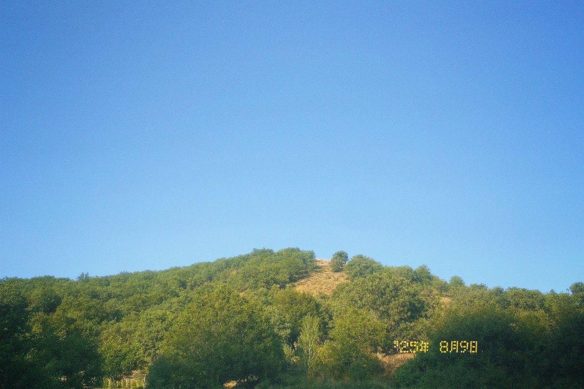 Gökyüzü berrak, dağlar yemyeşil… 
Hiçbir şey acele etmiyor, her şey kendi ritminde.