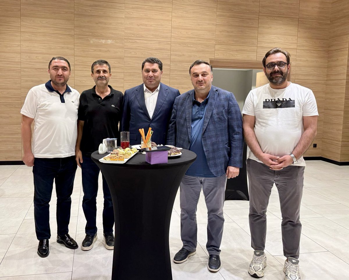 Belediye Meclis Üyemiz Sayın Osman Savul’un kıymetli kızının nikâh merasimine katıldık. Genç çiftimize bir ömür boyu mutluluk, sağlık ve huzur diliyoruz. 💐🤵👰