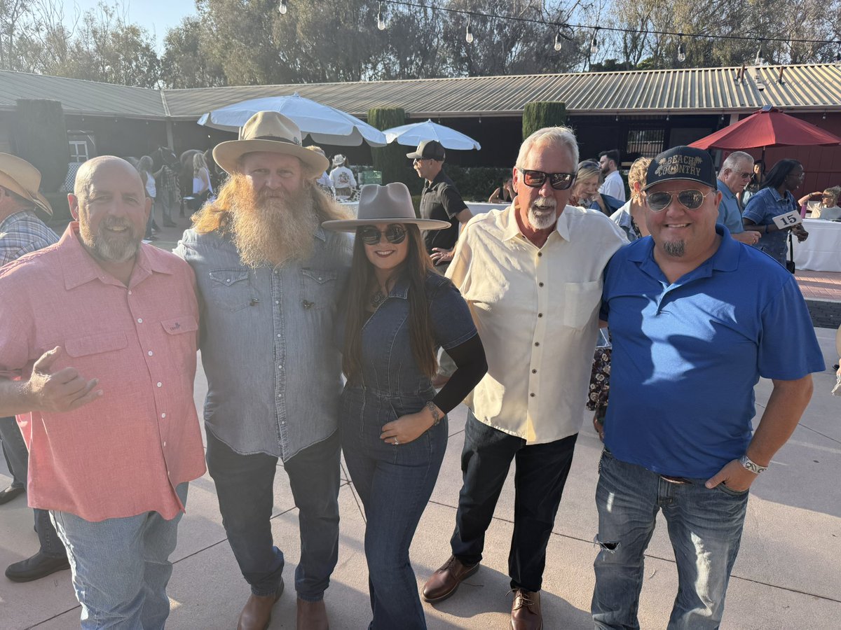 Gracey4HB's tweet photo. Great evening at the 11th Annual Cattle Baron’s Ball, benefiting the Free Rein Foundation, a sanctuary where abused and unwanted horses heal, and in turn, the horses help youth overcome abuse and mental health challenges. https://t.co/PwBpThxpLQ