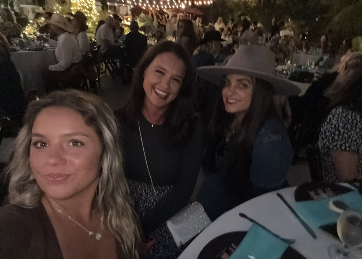 Gracey4HB's tweet photo. Great evening at the 11th Annual Cattle Baron’s Ball, benefiting the Free Rein Foundation, a sanctuary where abused and unwanted horses heal, and in turn, the horses help youth overcome abuse and mental health challenges. https://t.co/PwBpThxpLQ