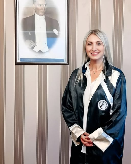 NUH_Kemal_'s tweet photo. Dilek Kaya İmamoğlu,
Arel Üniversitesi’nde yürüttüğü doktora çalışmasını tamamlayarak “Doktor” unvanını almaya hak kazandı.
Düşünsenize doktora diplomalı bir "first lady" miz olacak... https://t.co/6ShBFcqlRY