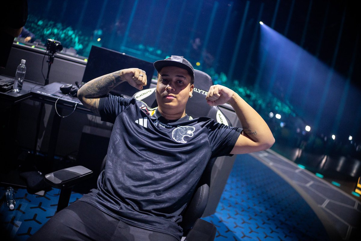 FURIA's tweet image. Hoje também é dia de celebrar a vida do nosso GOAT da #FURIARL!

Feliz aniversário, @yanxnz! 🎂🥳
