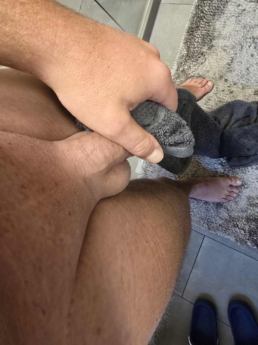 Showertime 🚿  Wer möchte mitkommen 🤪💦🍆

#Shower #shave #naked #gay #underwearparty #bluge #niceboy #nike #gaymen 

Und ihr so? 🤭