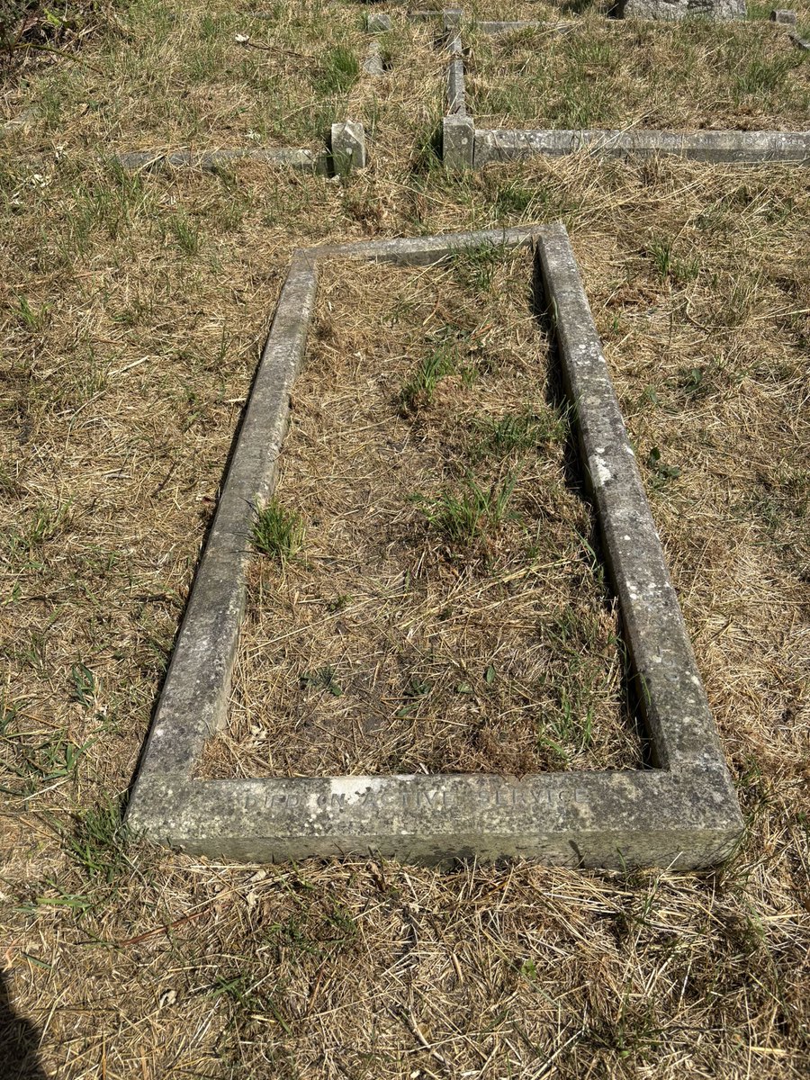 thesimongardner's tweet image. Lost now found Off Std  Donald Ricketts Royal Navy. RMS Revenge . Was under a hedge and long grass . We remember him . Dies Fife 1918 @CWGC @RoyalNavy #EOHO