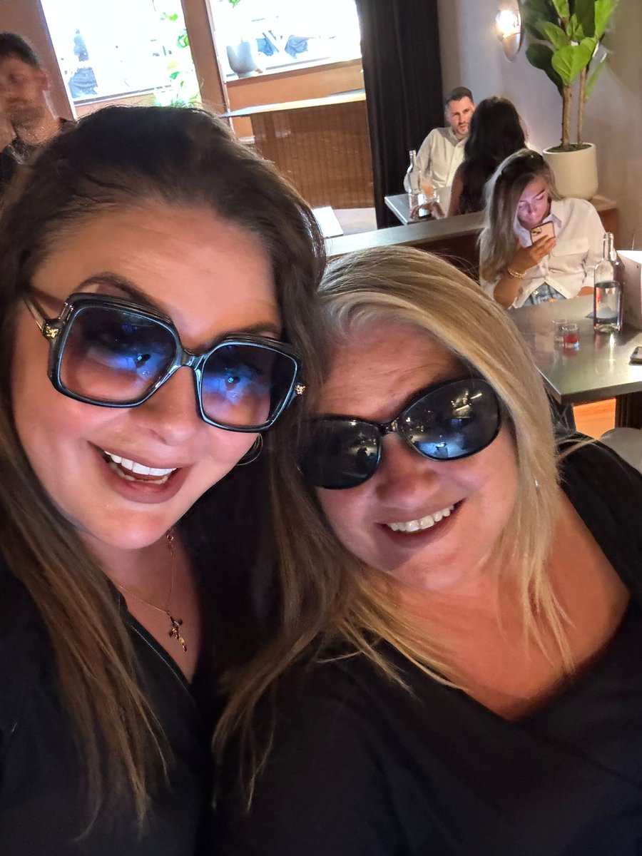 zoemufc's tweet image. Great day out in Chester with my 2 beauties 🥰