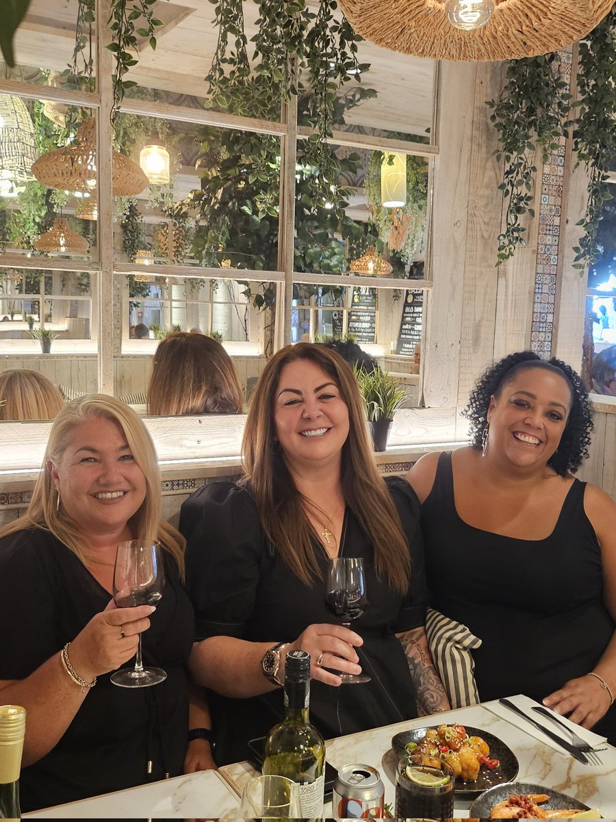 zoemufc's tweet image. Great day out in Chester with my 2 beauties 🥰