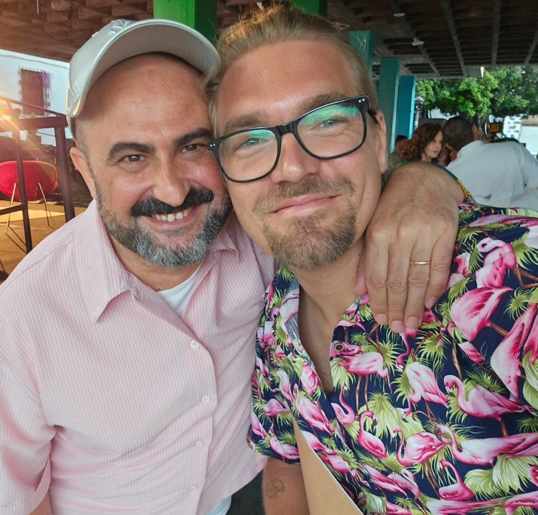 Javi Rodríguez (@javiro_ser) on Twitter photo ⚠️ Ayer <a href="/ToniPoveda/">Toni Poveda</a> sufrió una agresión en Brighton. El agresor le dio un puñetazo sin más motivo que su apariencia
🔥Estamos hartos de odiares profesionales. Estas son las consecuencias del caldo de mierda que algunas y algunos se dedican a cultivar: odio. Toni, estamos contigo ⚠️ Ayer <a href="/ToniPoveda/">Toni Poveda</a> sufrió una agresión en Brighton. El agresor le dio un puñetazo sin más motivo que su apariencia
🔥Estamos hartos de odiares profesionales. Estas son las consecuencias del caldo de mierda que algunas y algunos se dedican a cultivar: odio. Toni, estamos contigo