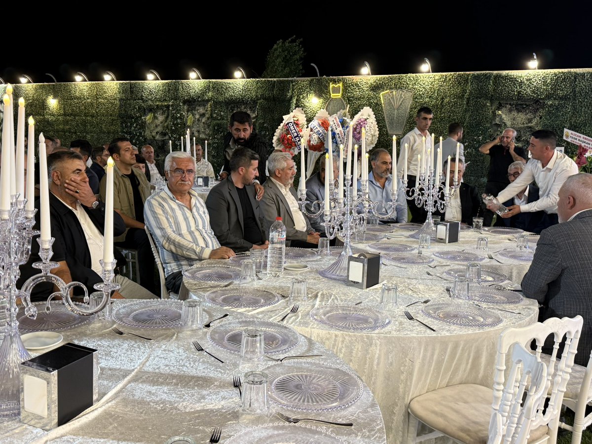 📍Diyarbakır
Milletvekilimiz <a href="/GalipEnsarioglu/">Galip Ensarioğlu</a> Ve İl Başkanımız <a href="/omer_iler/">Ömer İler</a> İle Birlikte, Nevin &amp; Hüseyin Çiftimizin Düğün Merasimine Katıldık.
Çiftimize Bir Ömür Boyu Mutluluklar Diliyor, Ailelerini Tebrik Ediyoruz.