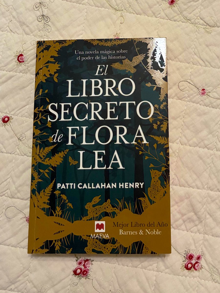 Raquel Sanz (@raquelsanz) on Twitter photo 📖 Un cuento convertido en novela, eso es 'El libro secreto de Flora Lea'.
Una dura historia en la Inglaterra de la Segunda Guerra Mundial (que podría ser real) que <a href="/pcalhenry/">Patti Callahan Henry</a> mezcla con narraciones mágicas, libros, amor y amistad dando al conjunto gran belleza y sensibilidad. 📖 Un cuento convertido en novela, eso es 'El libro secreto de Flora Lea'.
Una dura historia en la Inglaterra de la Segunda Guerra Mundial (que podría ser real) que <a href="/pcalhenry/">Patti Callahan Henry</a> mezcla con narraciones mágicas, libros, amor y amistad dando al conjunto gran belleza y sensibilidad.