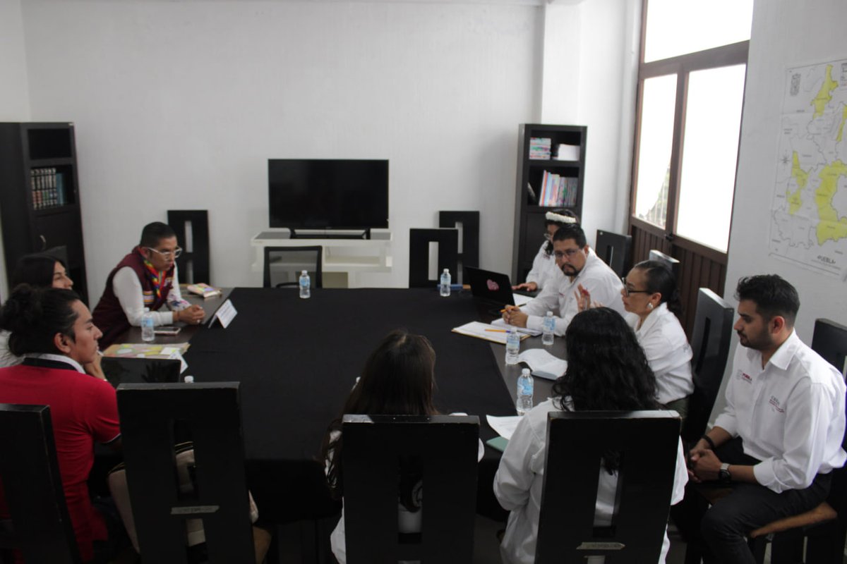 CEEAVIGobPue's tweet photo. #PorAmorAPuebla | La comisión sostuvo una mesa de trabajo con @BetukyC, Directore de Diversidad de la Subsecretaría de Prevención del Delito y Derechos Humanos de la @Segob_Puebla.

El objetivo fue fortalecer los vínculos de colaboración estratégica para garantizar que todos los sectores de la sociedad tengan acceso a la justicia y a una atención integral para las víctimas del Estado.

Con el respaldo del @Gob_Puebla y el compromiso de nuestra comisionada @LizLizGallegos, seguimos construyendo un sistema de atención incluyente y respetuoso de los derechos humanos.

#CEEAVIContigo | #AtenciónIntegral | #InclusiónConRespeto | #PorAmorAPuebla