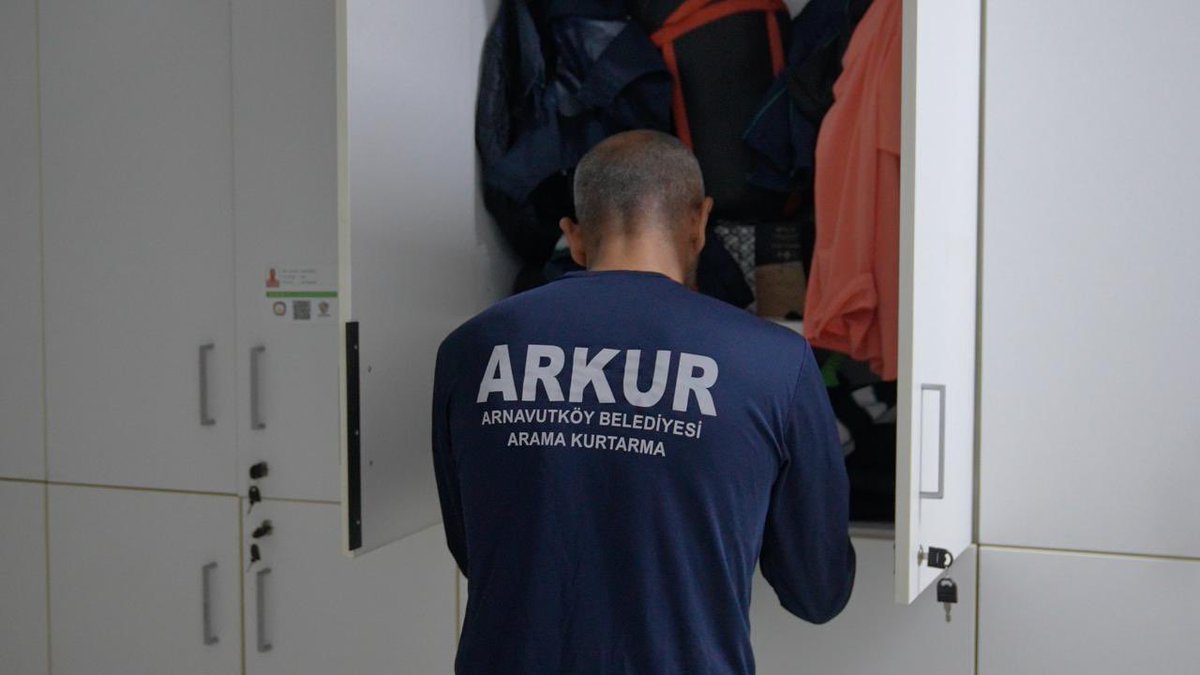 ArnavutkoyBel's tweet photo. #Balıkesir de meydana gelen #deprem den etkilenen tüm vatandaşlarımıza geçmiş olsun dileklerimizi iletiyoruz. Belediye Başkanımız Mustafa Candaroğlu'nun talimatları ile Arnavutköy Belediyesi Arama Kurtarma ekibimiz ARKUR, https://t.co/YeMOXMc4Xu