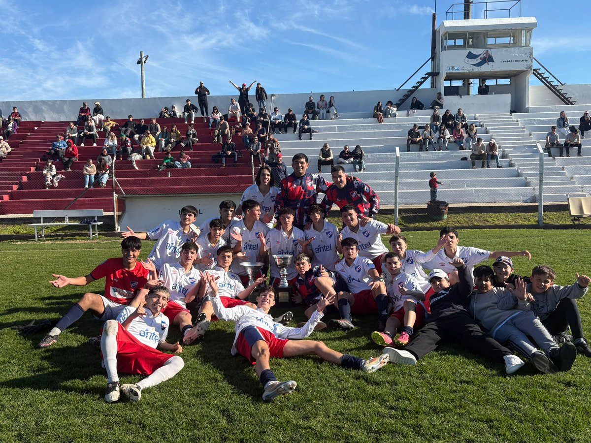 #LigaHelvética | 𝐀𝐏𝐄𝐑𝐓𝐔𝐑𝐀 - 𝐅𝐄𝐂𝐇𝐀 𝟗

𝐑𝐄𝐒𝐄𝐑𝐕𝐀

Nacional (Nueva Helvecia) 4️⃣
⚽️ Santiago Nollenberger x2, Lautaro López y e/c
Nuevos Horizontes 0️⃣

🏟️ Estadio de Nacional
📸 Guss Chambon
🏆 Nacional de Nueva Helvecia campeón del Apertura en reserva