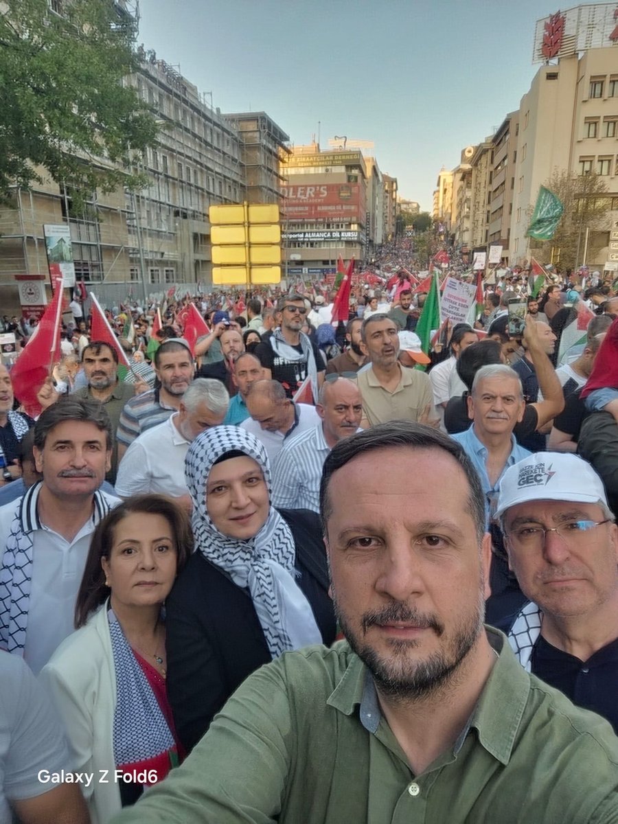 Ayhan Sefer ÜSTÜN (@ayhanseferustun) on Twitter photo Terörist İsrail ile ticaretin sonlandırılması, limanların ve hava sahasının kapatılması, petrol sevkiyatının durdurulması,
Gazze’ye koridor açılması için yürüdük.
Allah’ınız aşkına bunlar imkansız talepler mi?
Hiç mi Allah’tan korkmaz, kuldan utanmazsınız.
Vicdanınız mı kurudu . Terörist İsrail ile ticaretin sonlandırılması, limanların ve hava sahasının kapatılması, petrol sevkiyatının durdurulması,
Gazze’ye koridor açılması için yürüdük.
Allah’ınız aşkına bunlar imkansız talepler mi?
Hiç mi Allah’tan korkmaz, kuldan utanmazsınız.
Vicdanınız mı kurudu .