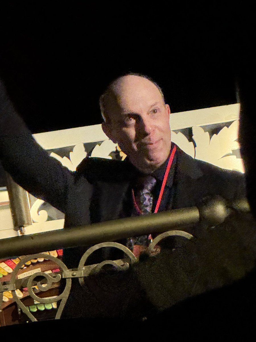 CitizenScreen's tweet photo. Ben Model appreciating the crowd’s appreciation as he prepares to accompany a couple of pictures at #Capitolfest Sunday. @silentfilmmusic https://t.co/dLAbeftfzk