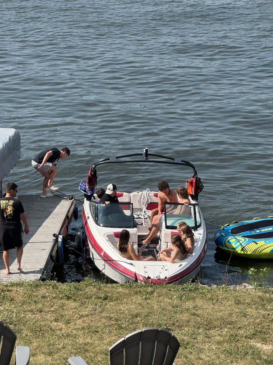 LilaMan32's tweet image. After Outlaws Day, it’s time for some summer fun (while it lasts) with family and friends at the lake!🚤🐟🏊‍♀️ ☀️#summerdontgo #LakeMilton