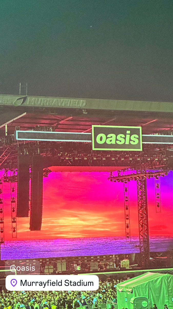 adeleewing's tweet photo. #OasisLive25 
What a night at Murrayfield for Oasis N2
Saw them 1996 at Loch Lomond and this time with my daughters. Very special night!! https://t.co/dLfG2rbxON