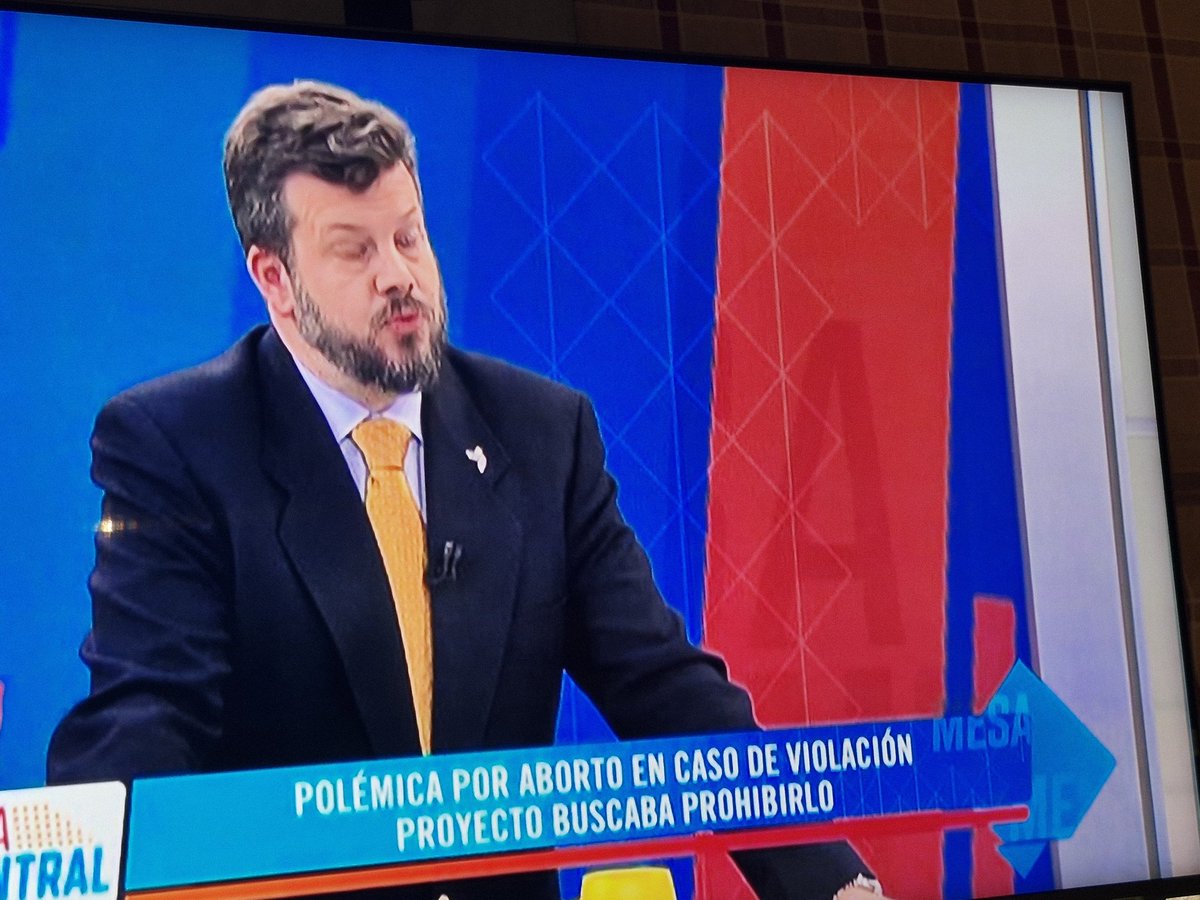 Machista, ignorante, violento... Kaiser el Libertarado, no deberia ni siquiera ser opción Presidencial 🤮🤮 #MesaCentral