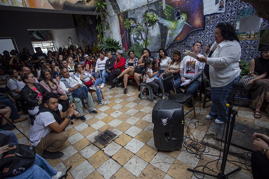 Mario Marlo (@mariomarlo) on Twitter photo 🔴 En Guadalajara, familias buscadoras y colectivos realizaron una jornada cultural para recaudar fondos y restaurar las fichas en la Glorieta de las y los Desaparecidos
Texto y fotografías: Mario Marlo / <a href="/Mariomarlo/">Mario Marlo</a>
📲 Lee la nota completa: somoselmedio.com/familias-busca… 🔴 En Guadalajara, familias buscadoras y colectivos realizaron una jornada cultural para recaudar fondos y restaurar las fichas en la Glorieta de las y los Desaparecidos
Texto y fotografías: Mario Marlo / <a href="/Mariomarlo/">Mario Marlo</a>
📲 Lee la nota completa: somoselmedio.com/familias-busca…
