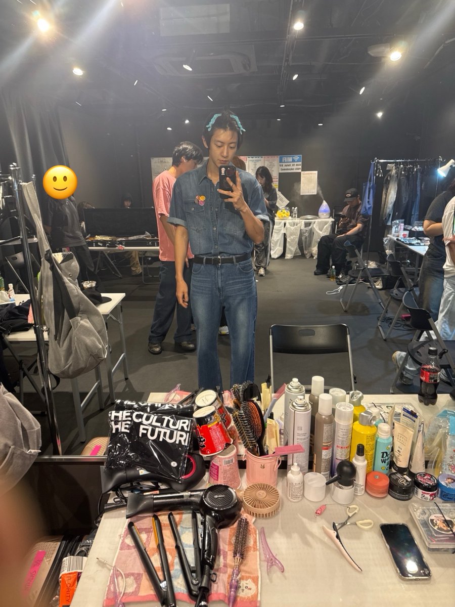 250811 CHANYEOL 🍒💭

"Ppung"

"I took this photo before I got ready [for my performance]!"

#찬열버블