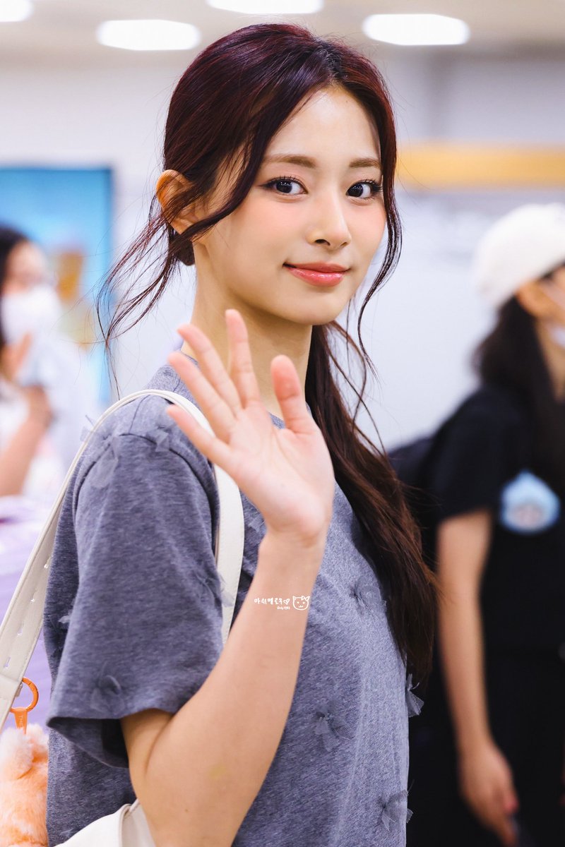 TWICE_MM1020's tweet photo. 250810 프리뷰 #쯔위

아프지말고 잘 쉬어 쯔위야
💙💙💙
#트와이스  #TWICE #TZUYU #子瑜 #ツウィ #abouTZU #RunAway
@JYPETWICE https://t.co/xww3r86S1E