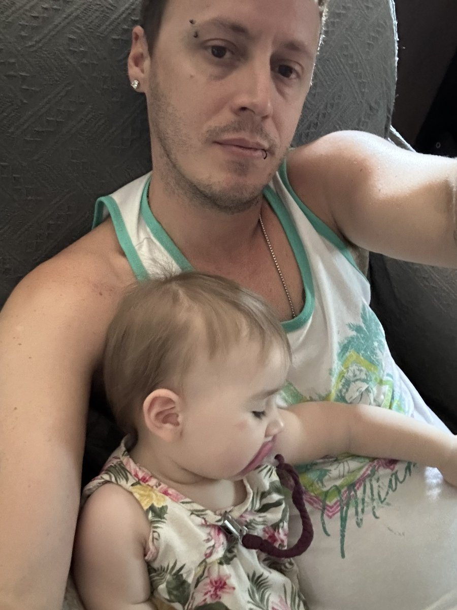 Vanshadeslayer's tweet photo. Adventures in babysitting https://t.co/0GQMQ6UxSx