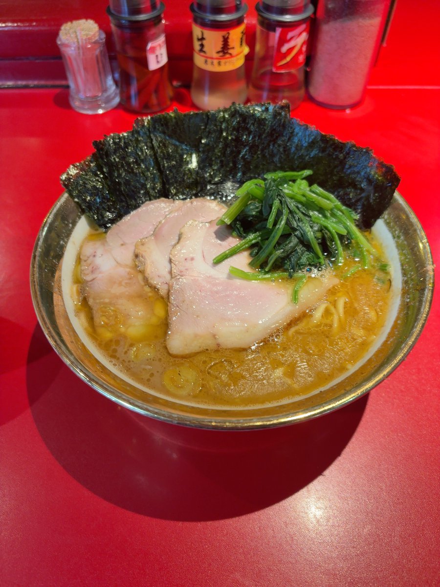 yosimuraya's tweet photo. 厚木家さんの紹介動画です！

ここまでの長尺は、なかなかないと思います！ぜひ！

#厚木家 
#吉村家 
#家系ラーメン
#吉村会長との雑談

家系直系店紹介動画の回　#iekei #iekeiramen #yoshimuraya #家系拉面
https://t.co/ppxJtMYL4T https://t.co/6StcRqDYR3