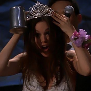 coopergrlv's tweet photo. queen of disaster https://t.co/LCdFYIEPaj