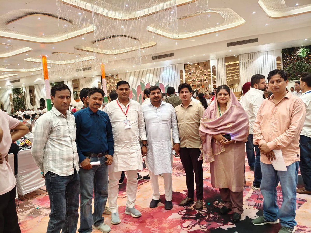 Raziyabano786's tweet photo. आज गुरुग्राम में @HryYouthCongres की नई कार्यकारिणी के शपथ ग्रहण समारोह में प्रदेश अध्यक्ष भाई @nishitkataria के साथ शपथ ग्रहण समारोह में मेवात से यूथ कांग्रेस के नवनिर्वाचित भाइयों के साथ शिरकत की💐
-Rajiya Bano महिला जिलाध्यक्ष नुह मेवात 🙏 https://t.co/rAguNhVgvm