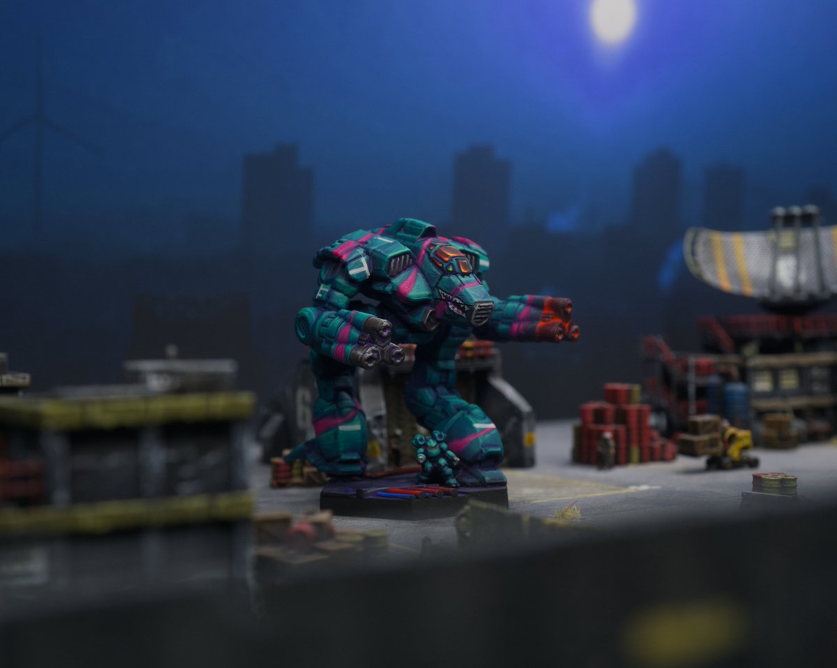 Painted this Nova Cat Xi Galaxy mech for a client this past week or two.

#battletech #minipainting #miniatures #miniaturepainting
#mechwarrior