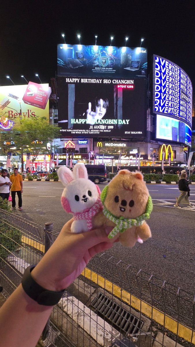 juejue1290's tweet photo. Happy Birthday Binnie ๐๐๐ฅณ @Stray_Kids @Stray_Kids_JP
Thanks @malaysia_stay for the ULTRA ad๐ช๐ป
#HappyChangbinDay
#์ฐฝ๋น์์ผ_์ํ๋_ULTRA
#ChangbinOurSeolarSystem #StrayKids #์คํธ๋ ์ดํค์ฆ
#์ฐฝ๋น #Changbin #STAYMALAYSIA #STRAYKIDS #CHANGBINDAY #HANBALIKKAMPUNG https://t.co/9n2KLEBWGT