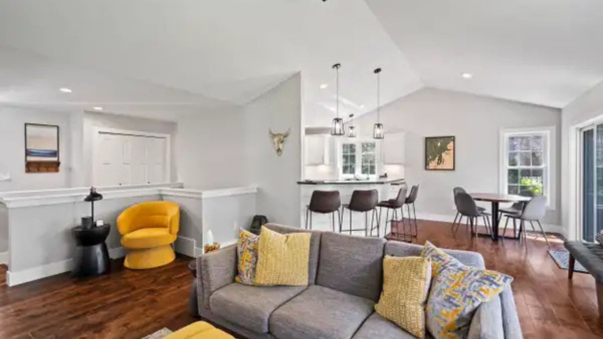 CityXLightsGR's tweet photo. Sell your house fast in Muskegon with these quick sale tips. No repairs, no delays—just a smooth process to get you moving forward. Call now!

https://t.co/yd02U7l8bS

 #Muskegon #HomeSale #FastSale #RealEstate #QuickMove #citylightsgrandrapids https://t.co/yJXgMa2Dow
